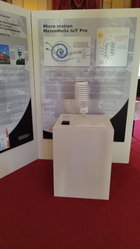 Het kleine automatische weerstation van het KMI