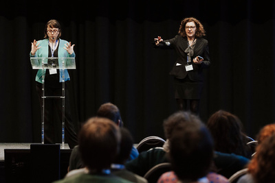 Ella Jamsin (links) en Valérie Trouet (rechts), respectievelijk Operationeel Directeur en Wetenschappelijk Directeur van het Belgisch Klimaatcentrum